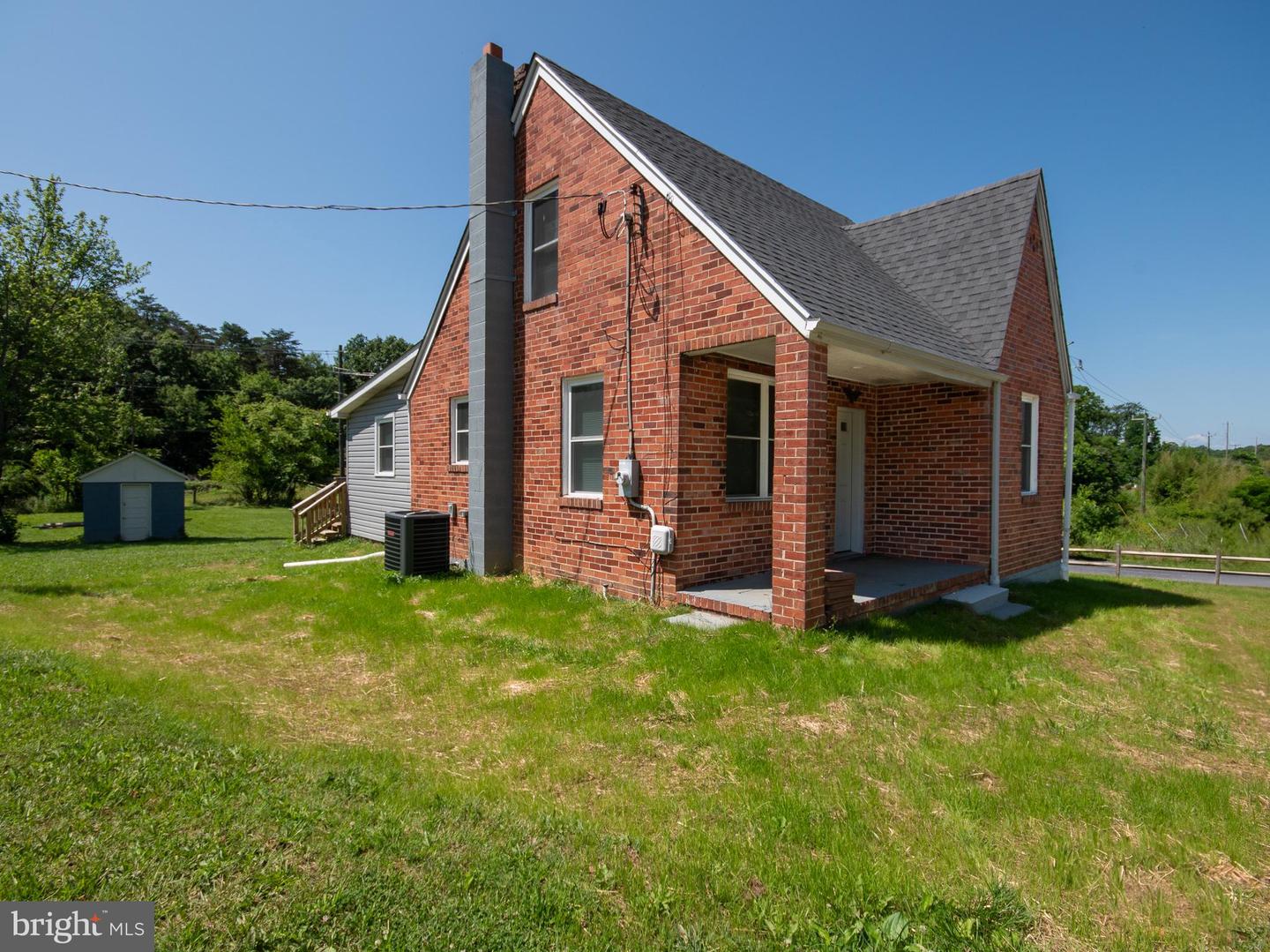 2450 HAPPY CREEK RD, FRONT ROYAL, Virginia 22630, 3 Bedrooms Bedrooms, 5 Rooms Rooms,2 BathroomsBathrooms,Residential,For sale,2450 HAPPY CREEK RD,VAWR2011602 MLS # VAWR2011602