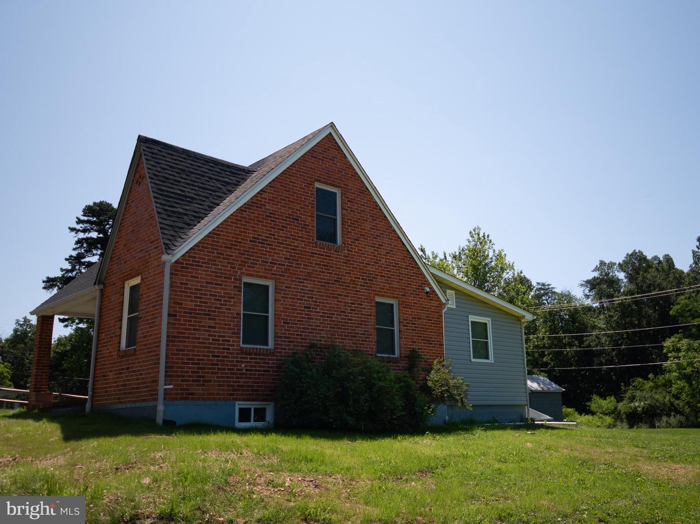 2450 HAPPY CREEK RD, FRONT ROYAL, Virginia 22630, 3 Bedrooms Bedrooms, 5 Rooms Rooms,2 BathroomsBathrooms,Residential,For sale,2450 HAPPY CREEK RD,VAWR2011602 MLS # VAWR2011602
