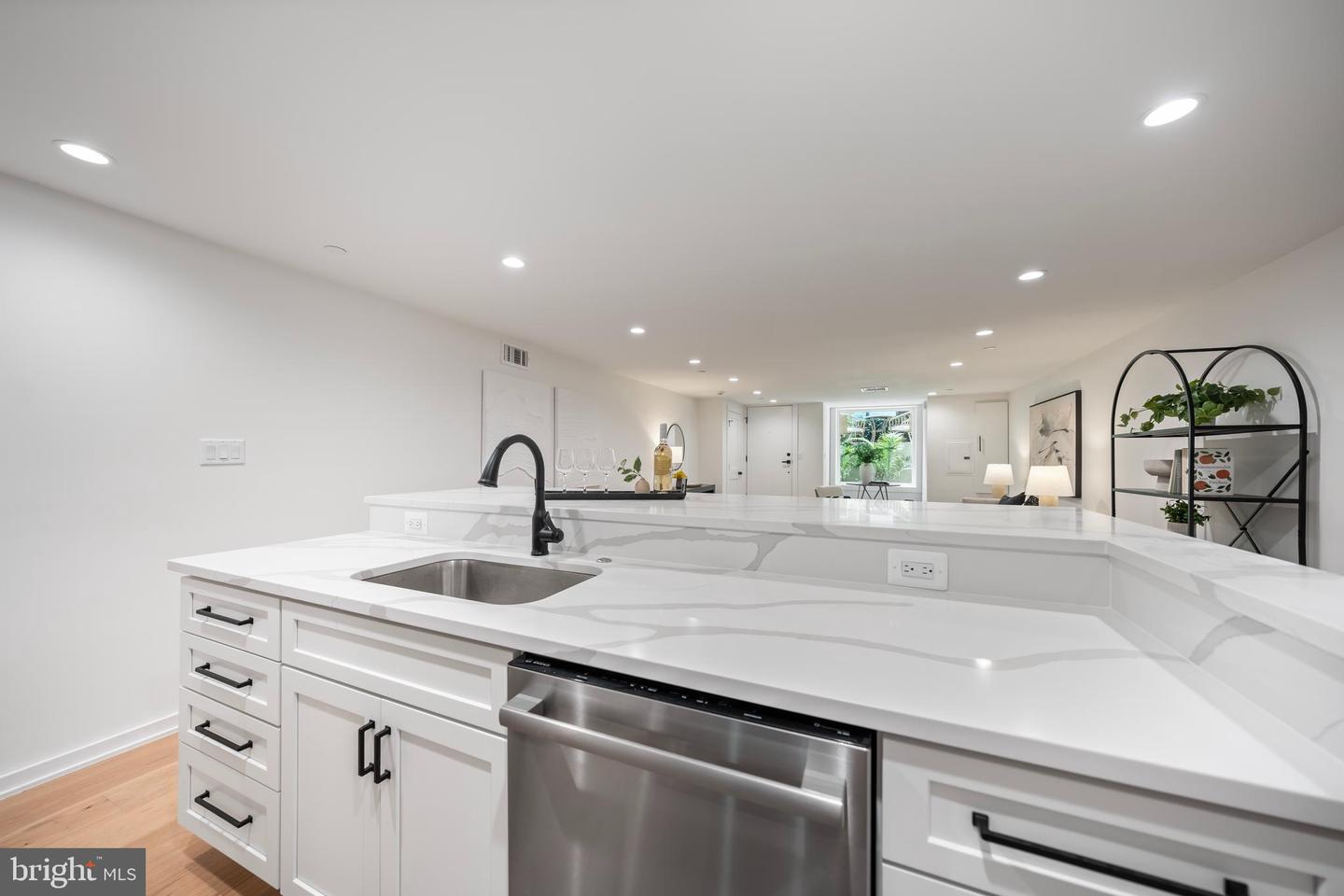 131 11 ST NE #1, WASHINGTON, District Of Columbia 20002, 2 Bedrooms Bedrooms, 4 Rooms Rooms,1 BathroomBathrooms,Residential,For sale,131 11 ST NE #1,DCDC2208546 MLS # DCDC2208546