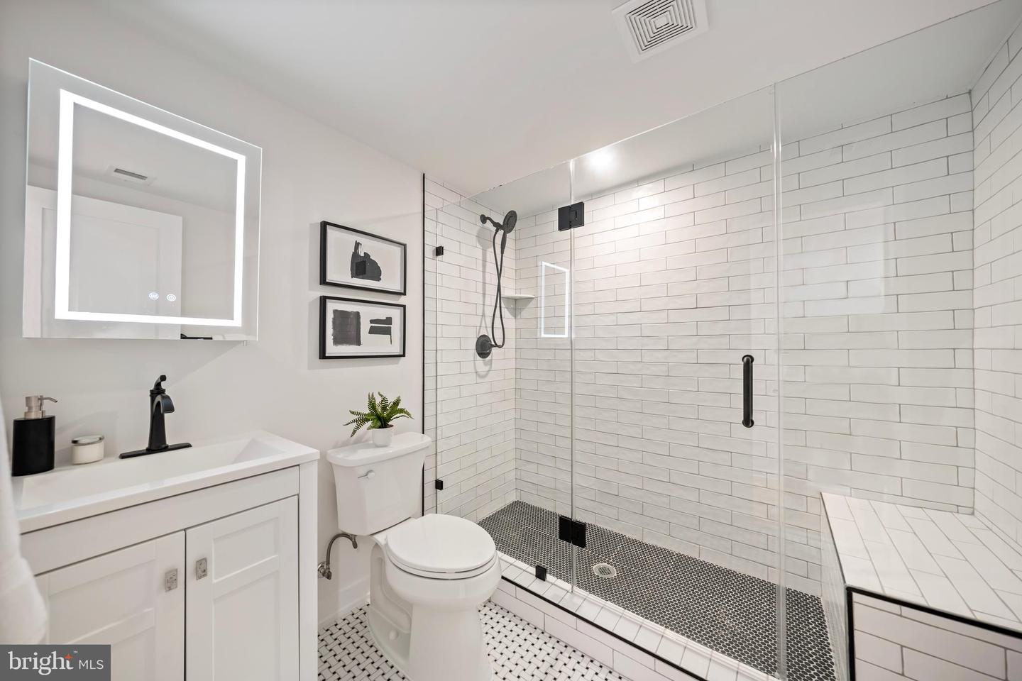 131 11 ST NE #1, WASHINGTON, District Of Columbia 20002, 2 Bedrooms Bedrooms, 4 Rooms Rooms,1 BathroomBathrooms,Residential,For sale,131 11 ST NE #1,DCDC2208546 MLS # DCDC2208546