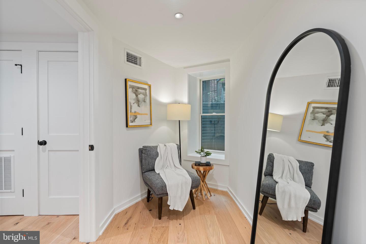 131 11 ST NE #1, WASHINGTON, District Of Columbia 20002, 2 Bedrooms Bedrooms, 4 Rooms Rooms,1 BathroomBathrooms,Residential,For sale,131 11 ST NE #1,DCDC2208546 MLS # DCDC2208546