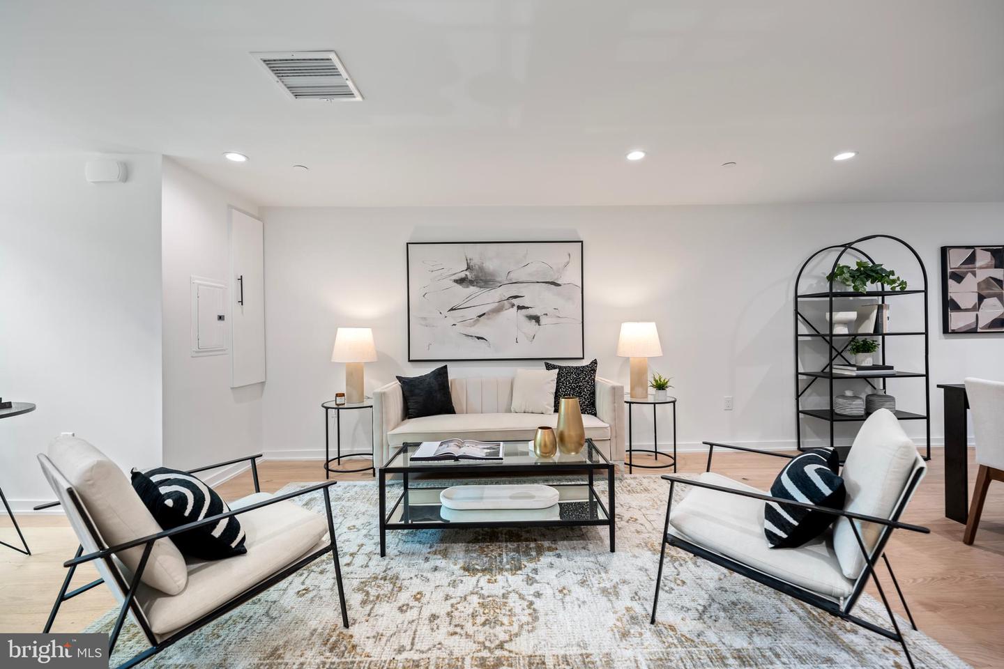 131 11 ST NE #1, WASHINGTON, District Of Columbia 20002, 2 Bedrooms Bedrooms, 4 Rooms Rooms,1 BathroomBathrooms,Residential,For sale,131 11 ST NE #1,DCDC2208546 MLS # DCDC2208546