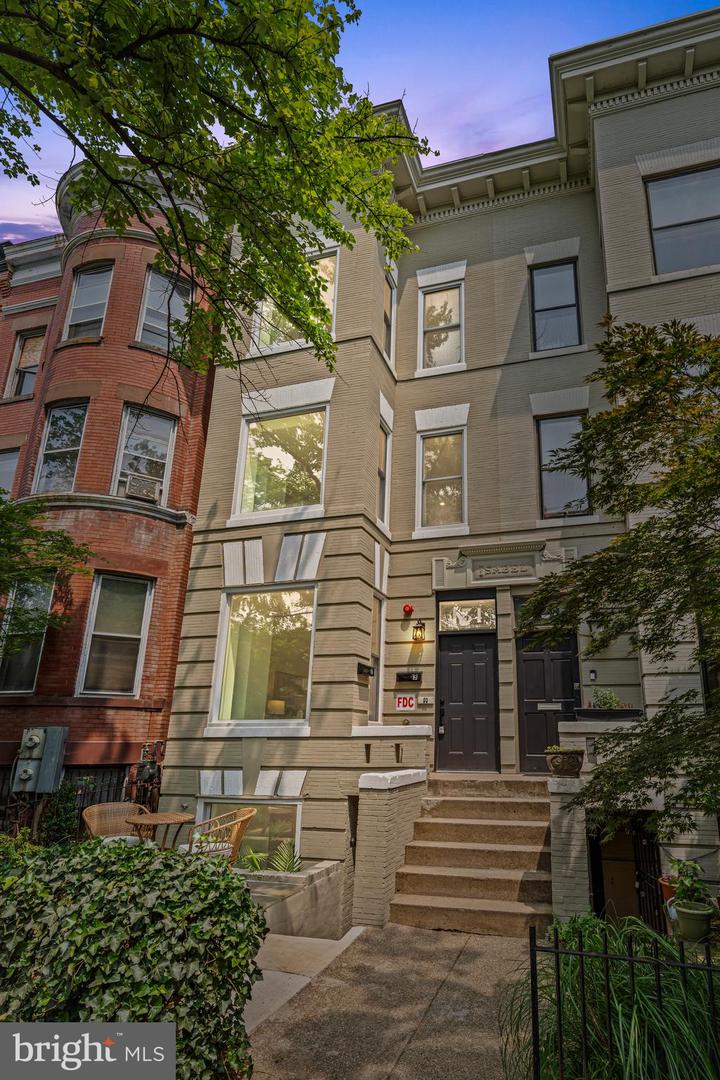131 11 ST NE #1, WASHINGTON, District Of Columbia 20002, 2 Bedrooms Bedrooms, 4 Rooms Rooms,1 BathroomBathrooms,Residential,For sale,131 11 ST NE #1,DCDC2208546 MLS # DCDC2208546