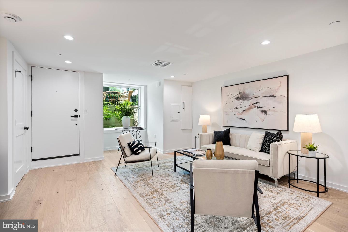 131 11 ST NE #1, WASHINGTON, District Of Columbia 20002, 2 Bedrooms Bedrooms, 4 Rooms Rooms,1 BathroomBathrooms,Residential,For sale,131 11 ST NE #1,DCDC2208546 MLS # DCDC2208546