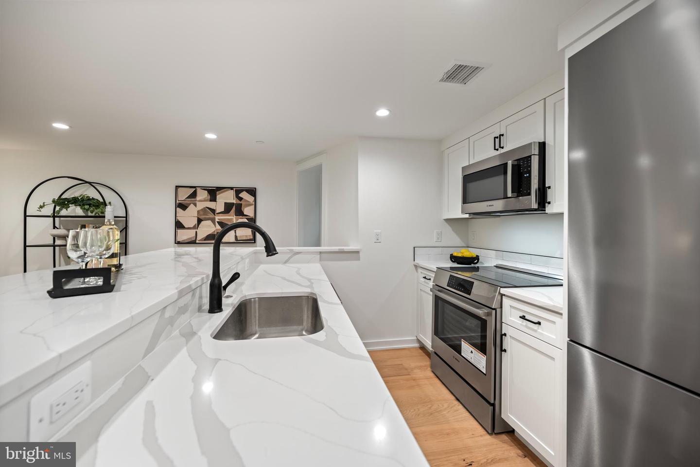 131 11 ST NE #1, WASHINGTON, District Of Columbia 20002, 2 Bedrooms Bedrooms, 4 Rooms Rooms,1 BathroomBathrooms,Residential,For sale,131 11 ST NE #1,DCDC2208546 MLS # DCDC2208546