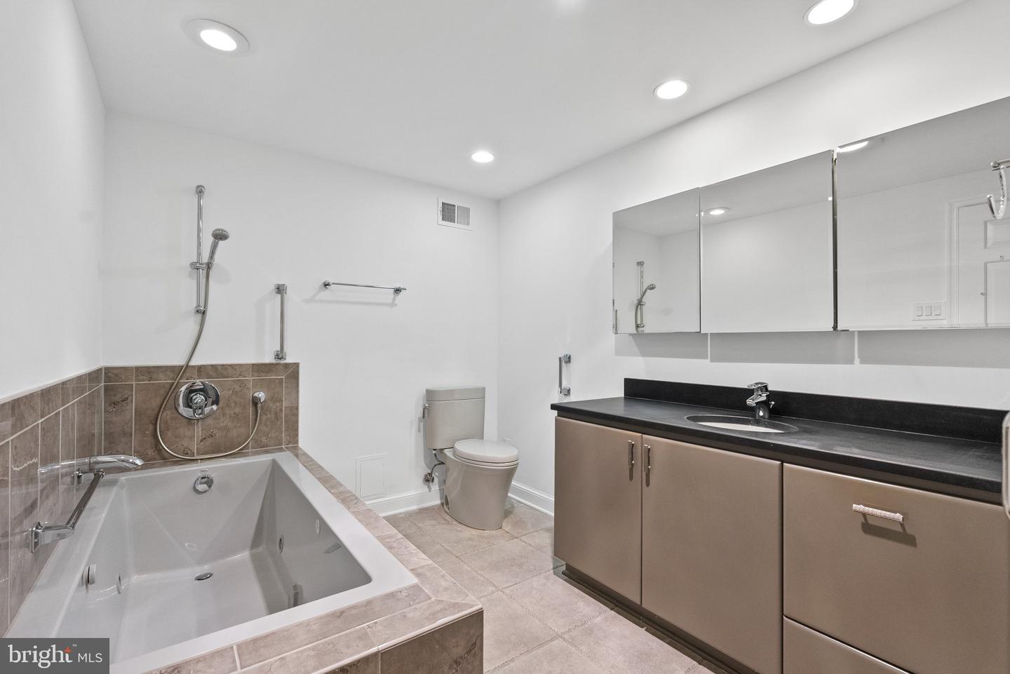 700 NEW HAMPSHIRE AVE NW #617, WASHINGTON, District Of Columbia 20037, 2 Bedrooms Bedrooms, ,2 BathroomsBathrooms,Residential,For sale,700 NEW HAMPSHIRE AVE NW #617,DCDC2185582 MLS # DCDC2185582