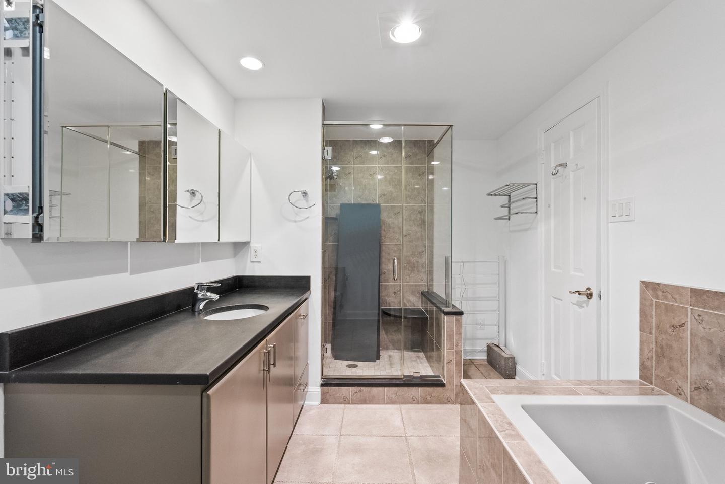 700 NEW HAMPSHIRE AVE NW #617, WASHINGTON, District Of Columbia 20037, 2 Bedrooms Bedrooms, ,2 BathroomsBathrooms,Residential,For sale,700 NEW HAMPSHIRE AVE NW #617,DCDC2185582 MLS # DCDC2185582