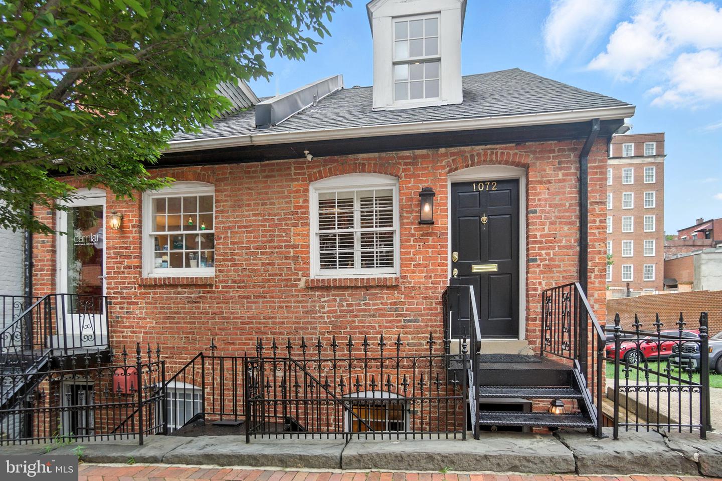 1072 30TH ST NW, WASHINGTON, District Of Columbia 20007, 2 Bedrooms Bedrooms, ,2 BathroomsBathrooms,Residential,For sale,1072 30TH ST NW,DCDC2201630 MLS # DCDC2201630