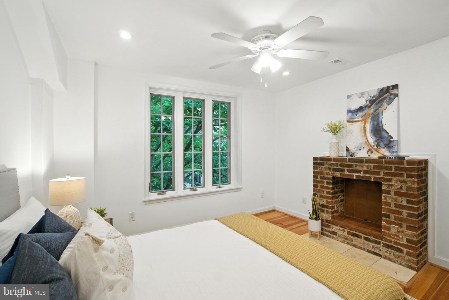 1072 30TH ST NW, WASHINGTON, District Of Columbia 20007, 2 Bedrooms Bedrooms, ,2 BathroomsBathrooms,Residential,For sale,1072 30TH ST NW,DCDC2201630 MLS # DCDC2201630