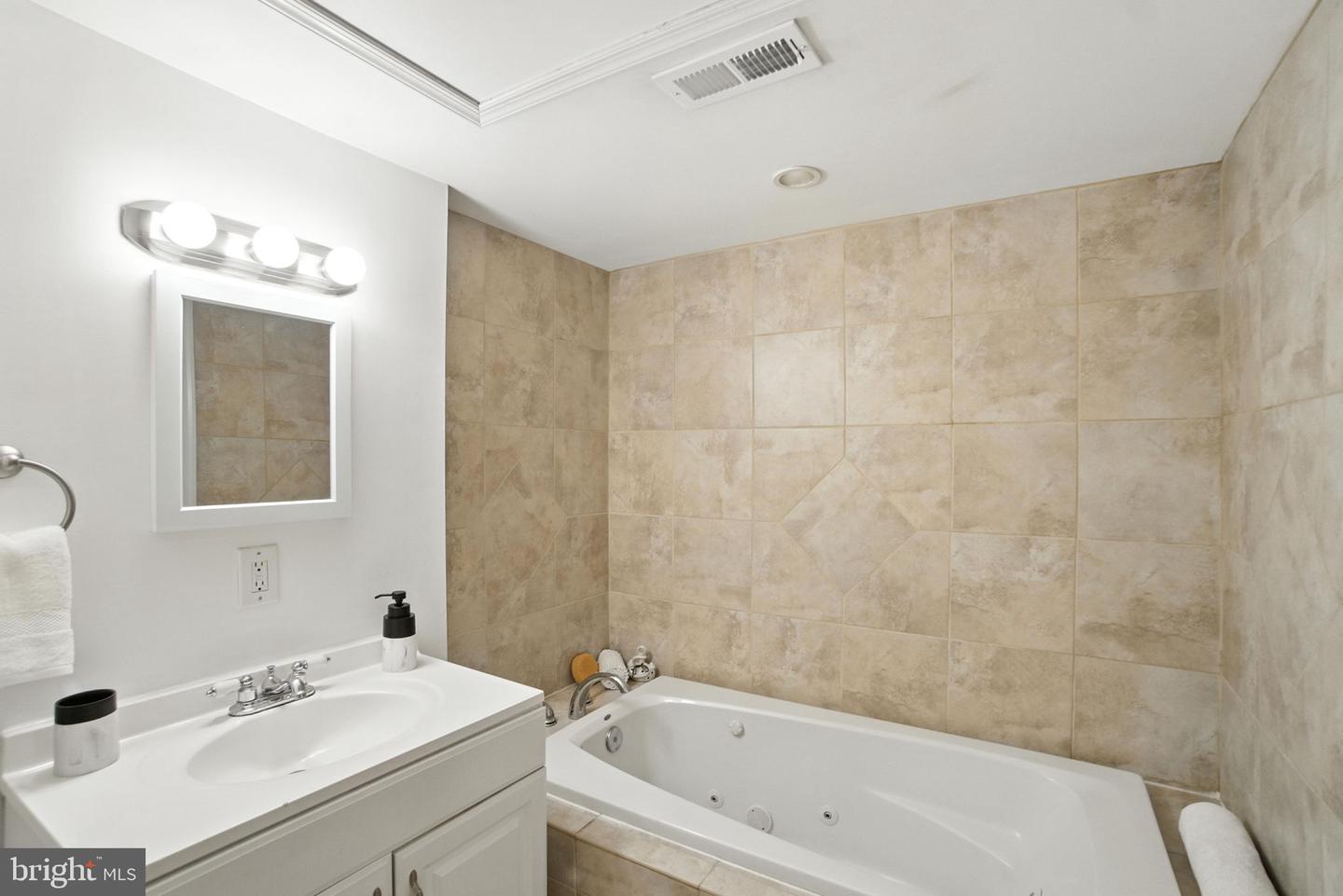 1072 30TH ST NW, WASHINGTON, District Of Columbia 20007, 2 Bedrooms Bedrooms, ,2 BathroomsBathrooms,Residential,For sale,1072 30TH ST NW,DCDC2201630 MLS # DCDC2201630
