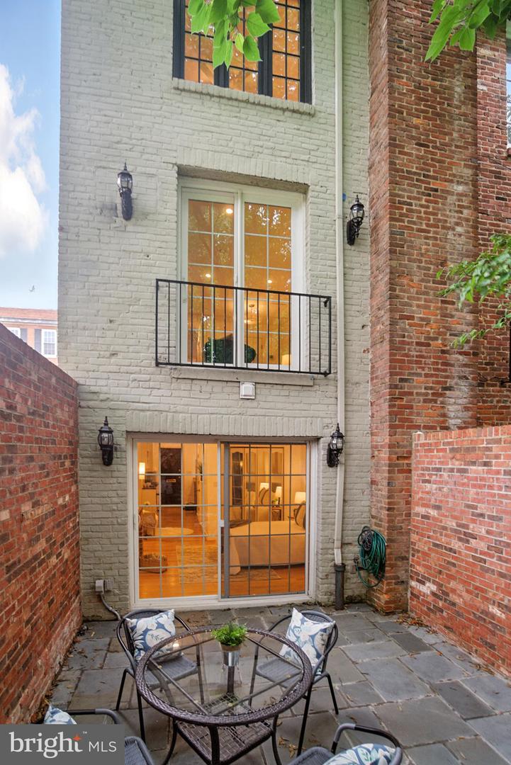1072 30TH ST NW, WASHINGTON, District Of Columbia 20007, 2 Bedrooms Bedrooms, ,2 BathroomsBathrooms,Residential,For sale,1072 30TH ST NW,DCDC2201630 MLS # DCDC2201630