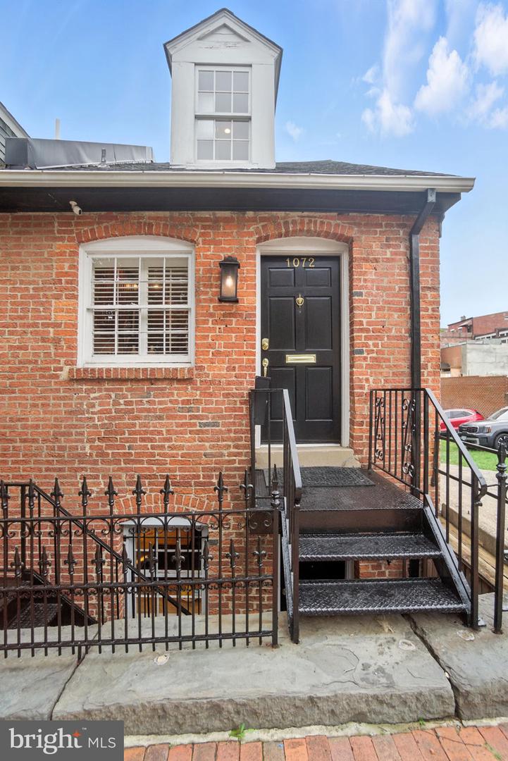 1072 30TH ST NW, WASHINGTON, District Of Columbia 20007, 2 Bedrooms Bedrooms, ,2 BathroomsBathrooms,Residential,For sale,1072 30TH ST NW,DCDC2201630 MLS # DCDC2201630