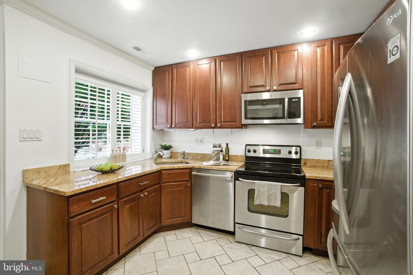 1072 30TH ST NW, WASHINGTON, District Of Columbia 20007, 2 Bedrooms Bedrooms, ,2 BathroomsBathrooms,Residential,For sale,1072 30TH ST NW,DCDC2201630 MLS # DCDC2201630