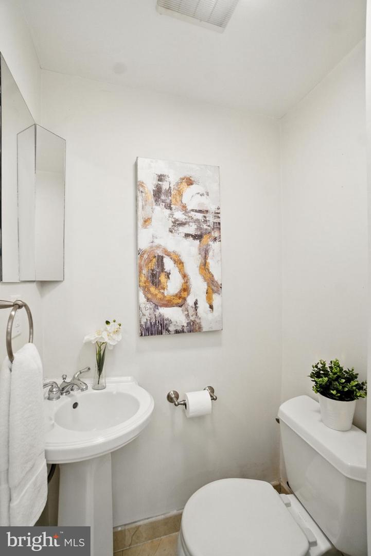1072 30TH ST NW, WASHINGTON, District Of Columbia 20007, 2 Bedrooms Bedrooms, ,2 BathroomsBathrooms,Residential,For sale,1072 30TH ST NW,DCDC2201630 MLS # DCDC2201630