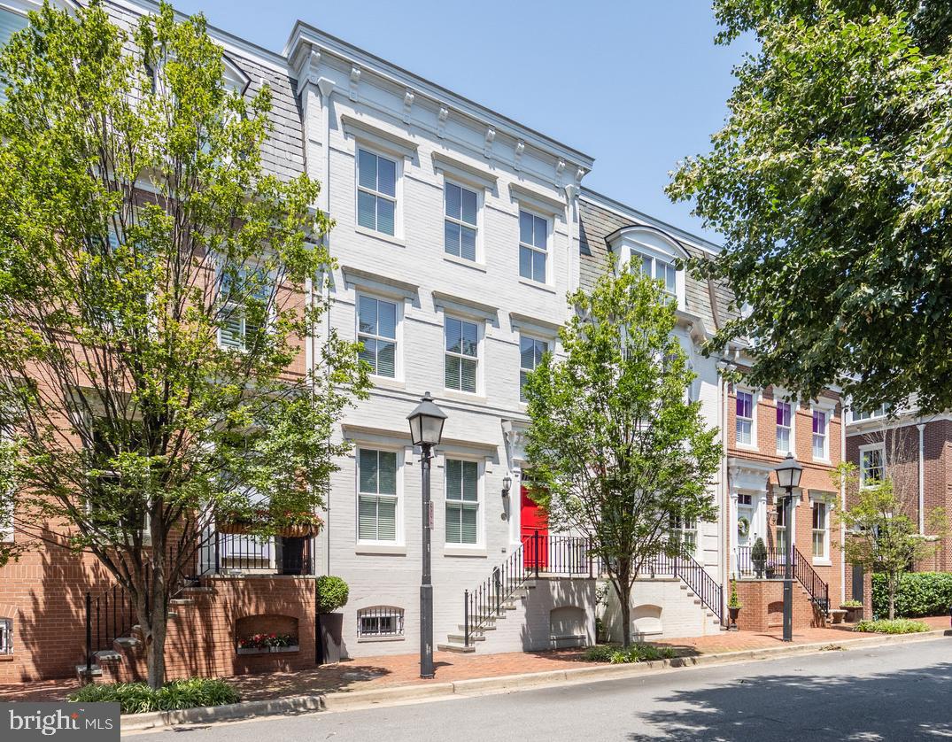 713 S UNION ST, ALEXANDRIA, Virginia 22314, 3 Bedrooms Bedrooms, ,4 BathroomsBathrooms,Residential,For sale,713 S UNION ST,VAAX2046772 MLS # VAAX2046772