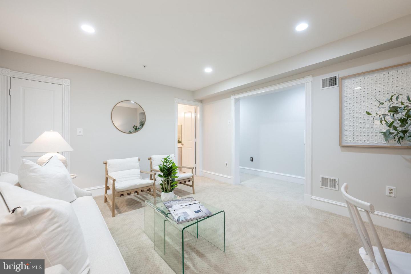 713 S UNION ST, ALEXANDRIA, Virginia 22314, 3 Bedrooms Bedrooms, ,4 BathroomsBathrooms,Residential,For sale,713 S UNION ST,VAAX2046772 MLS # VAAX2046772