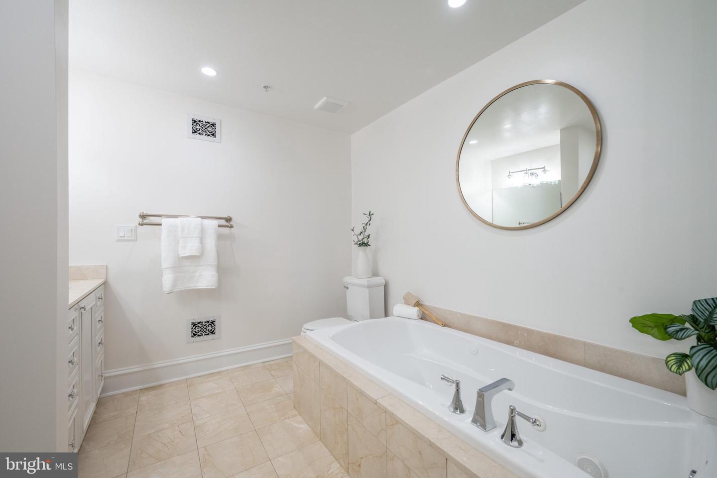 713 S UNION ST, ALEXANDRIA, Virginia 22314, 3 Bedrooms Bedrooms, ,4 BathroomsBathrooms,Residential,For sale,713 S UNION ST,VAAX2046772 MLS # VAAX2046772