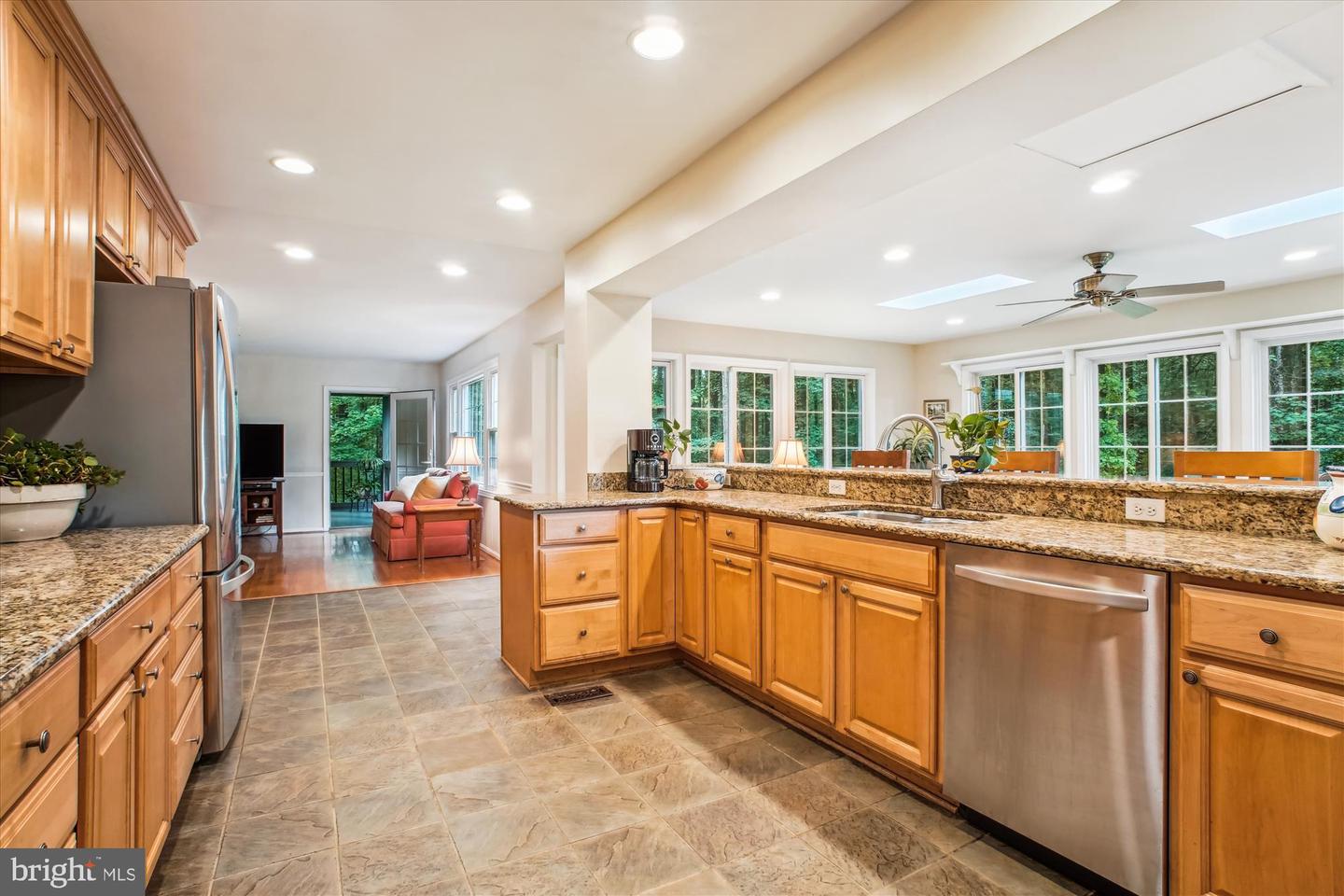 3010 PHYLLMAR PL, OAKTON, Virginia 22124, 5 Bedrooms Bedrooms, ,3 BathroomsBathrooms,Residential,For sale,3010 PHYLLMAR PL,VAFX2248134 MLS # VAFX2248134