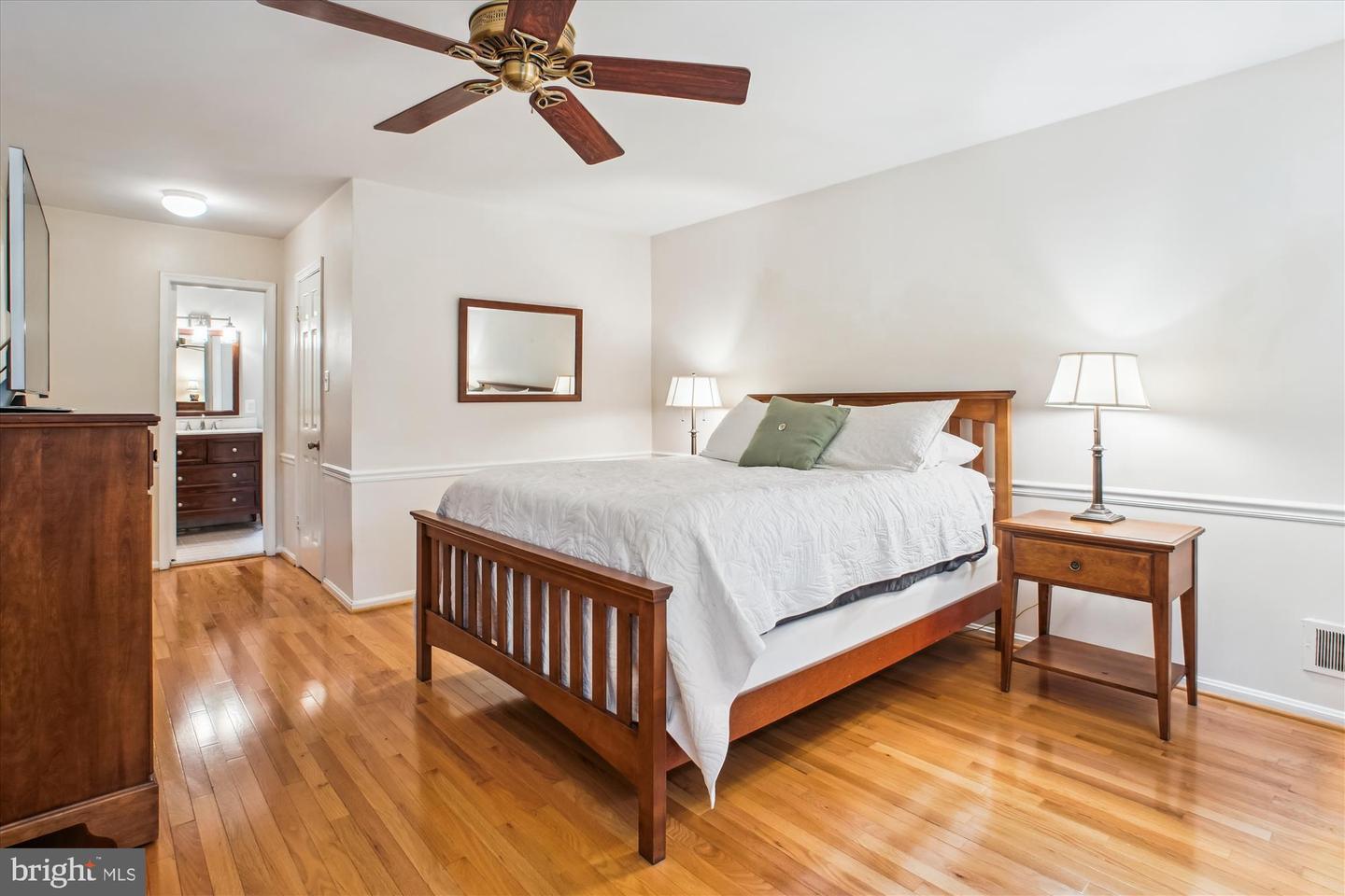 3010 PHYLLMAR PL, OAKTON, Virginia 22124, 5 Bedrooms Bedrooms, ,3 BathroomsBathrooms,Residential,For sale,3010 PHYLLMAR PL,VAFX2248134 MLS # VAFX2248134