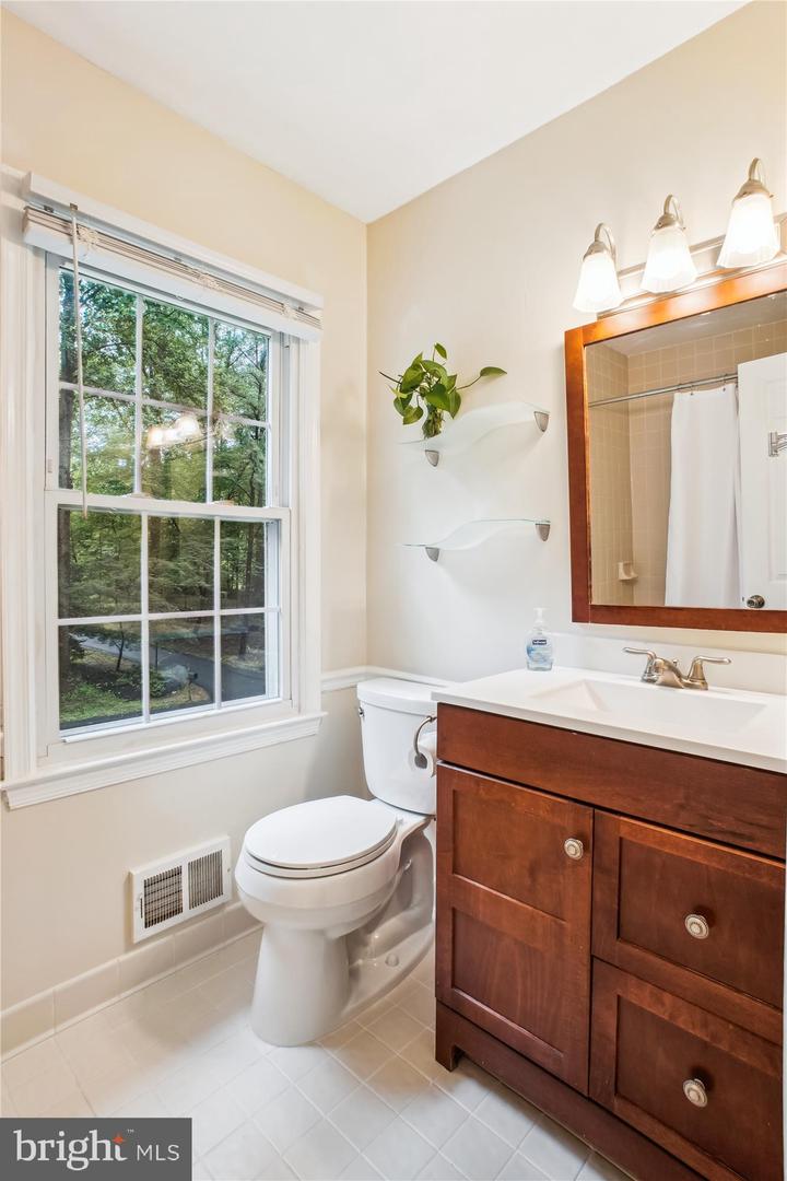 3010 PHYLLMAR PL, OAKTON, Virginia 22124, 5 Bedrooms Bedrooms, ,3 BathroomsBathrooms,Residential,For sale,3010 PHYLLMAR PL,VAFX2248134 MLS # VAFX2248134