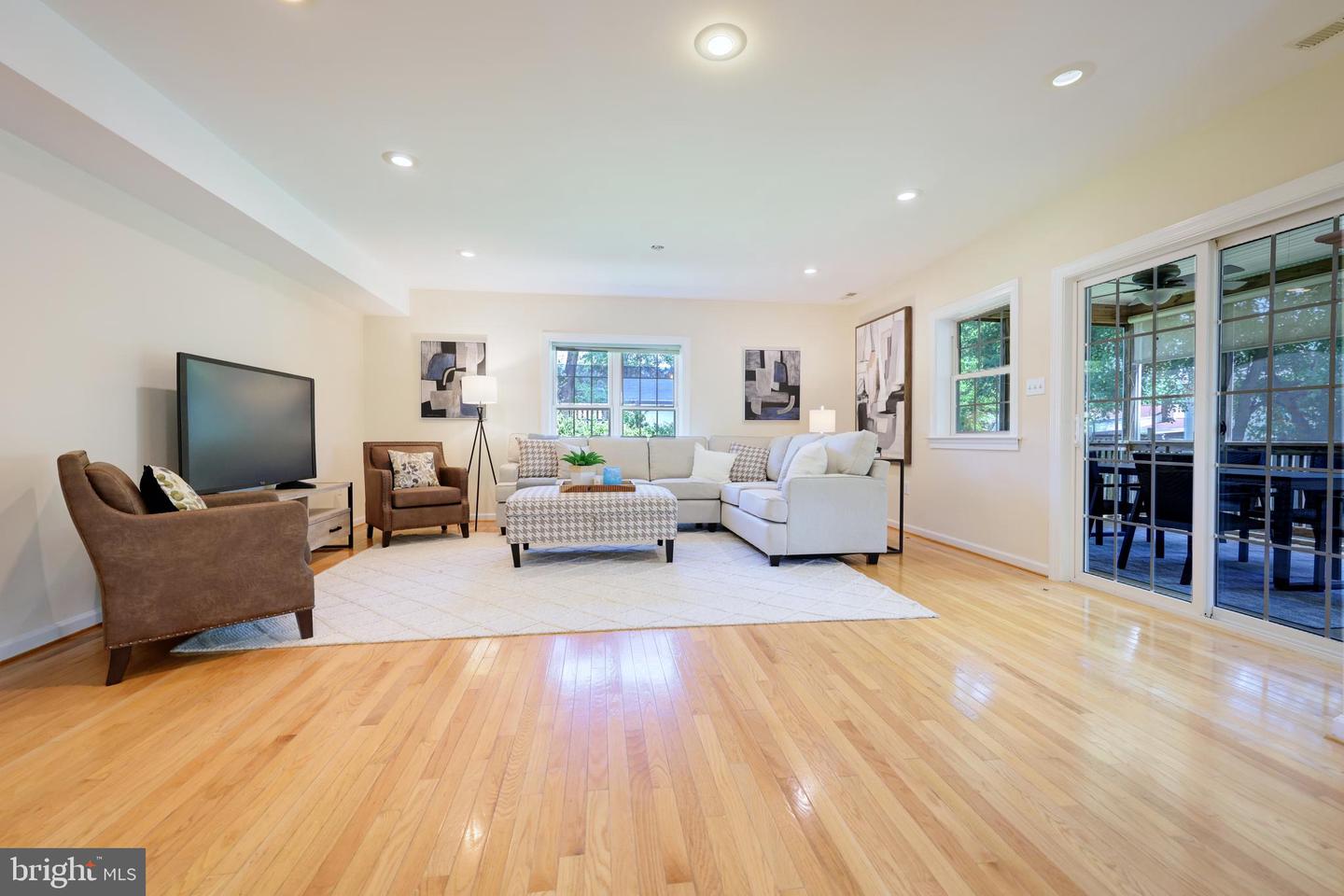 2933 FAIRMONT ST, FALLS CHURCH, Virginia 22042, 5 Bedrooms Bedrooms, ,4 BathroomsBathrooms,Residential,For sale,2933 FAIRMONT ST,VAFX2249024 MLS # VAFX2249024