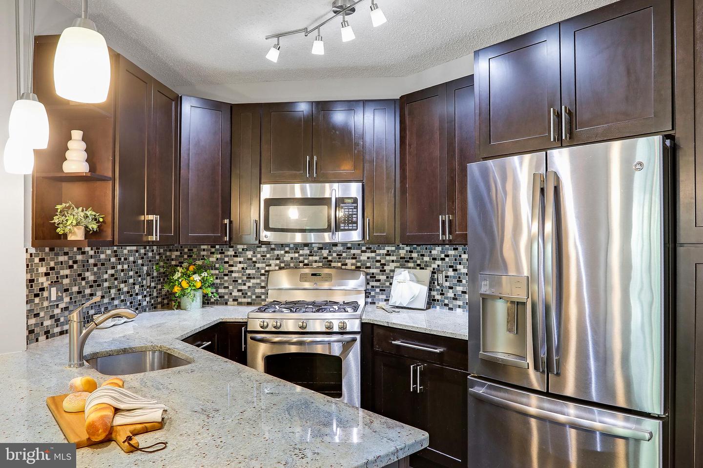 13085 AUTUMN WOODS WAY #206, FAIRFAX, Virginia 22033, 2 Bedrooms Bedrooms, 2 Rooms Rooms,2 BathroomsBathrooms,Residential,For sale,13085 AUTUMN WOODS WAY #206,VAFX2249224 MLS # VAFX2249224