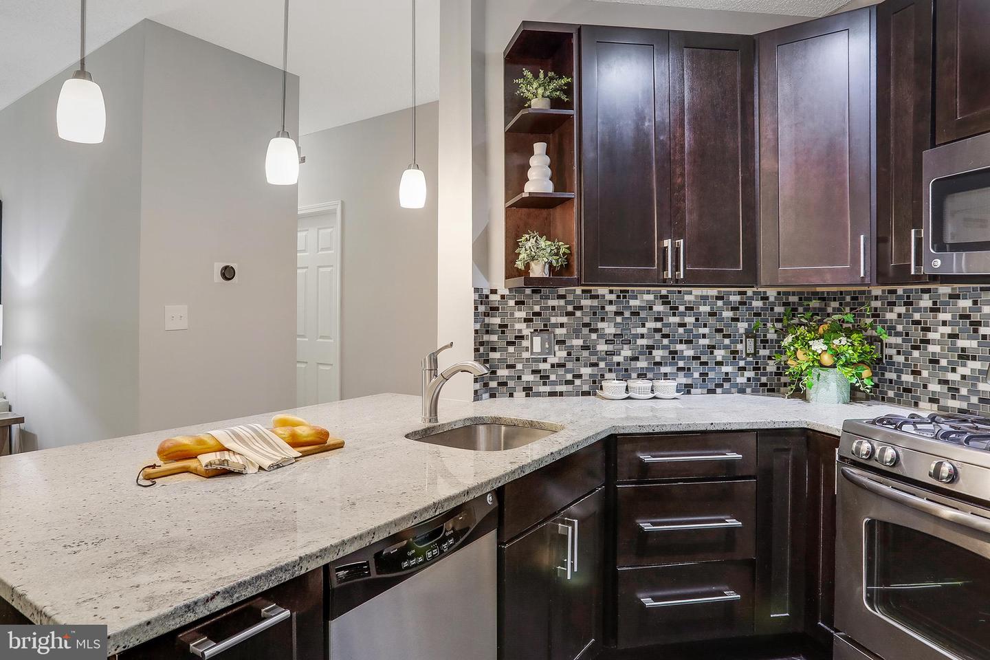 13085 AUTUMN WOODS WAY #206, FAIRFAX, Virginia 22033, 2 Bedrooms Bedrooms, 2 Rooms Rooms,2 BathroomsBathrooms,Residential,For sale,13085 AUTUMN WOODS WAY #206,VAFX2249224 MLS # VAFX2249224