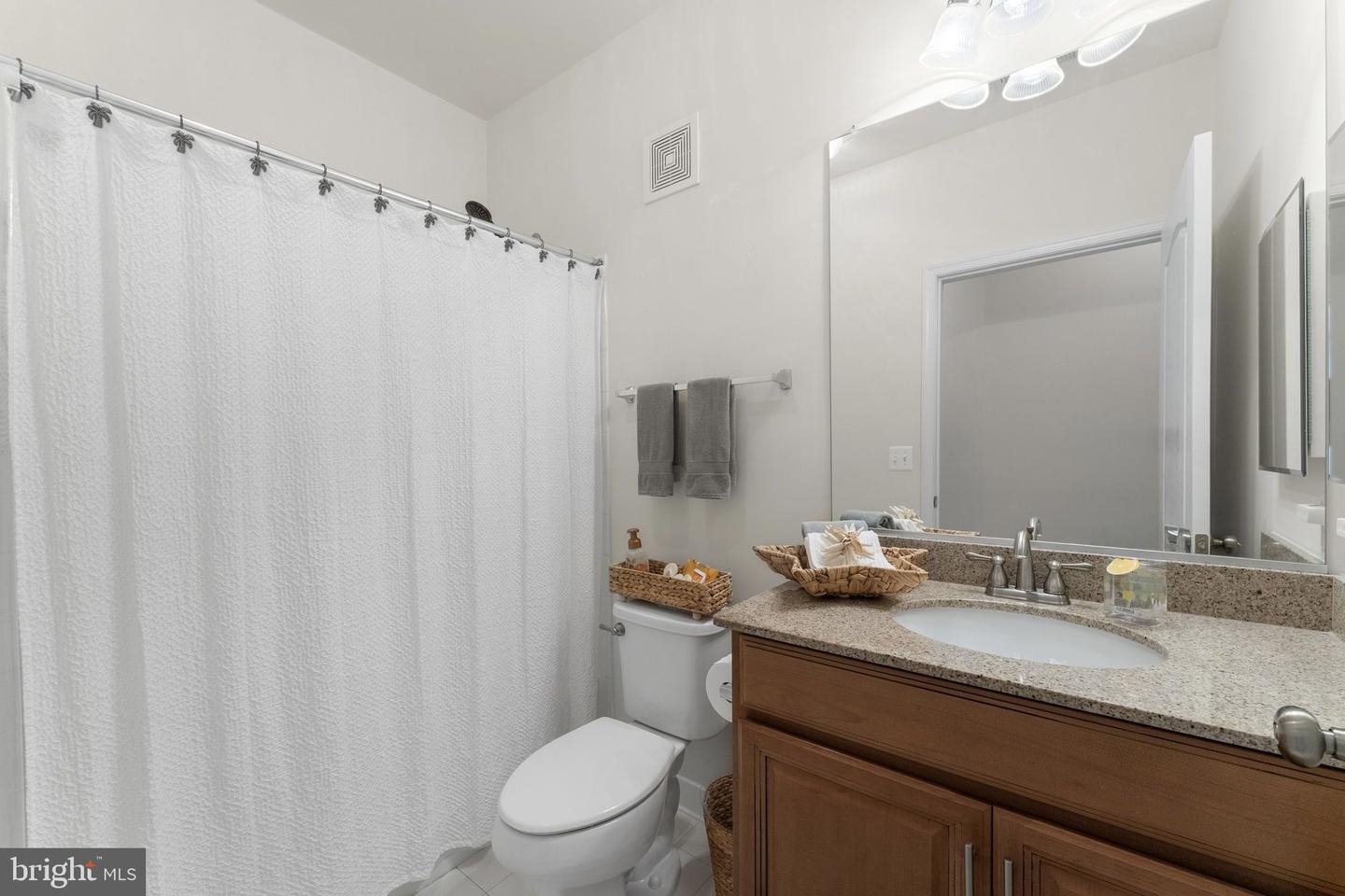 24660 WOOLLY MAMMOTH TER #404, ALDIE, Virginia 20105, 3 Bedrooms Bedrooms, ,2 BathroomsBathrooms,Residential,For sale,24660 WOOLLY MAMMOTH TER #404,VALO2100146 MLS # VALO2100146