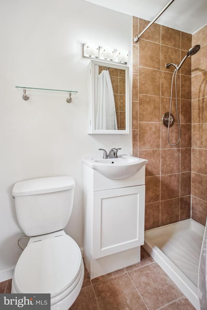 6702 RED JACKET RD, SPRINGFIELD, Virginia 22152, 4 Bedrooms Bedrooms, ,2 BathroomsBathrooms,Residential,For sale,6702 RED JACKET RD,VAFX2248804 MLS # VAFX2248804
