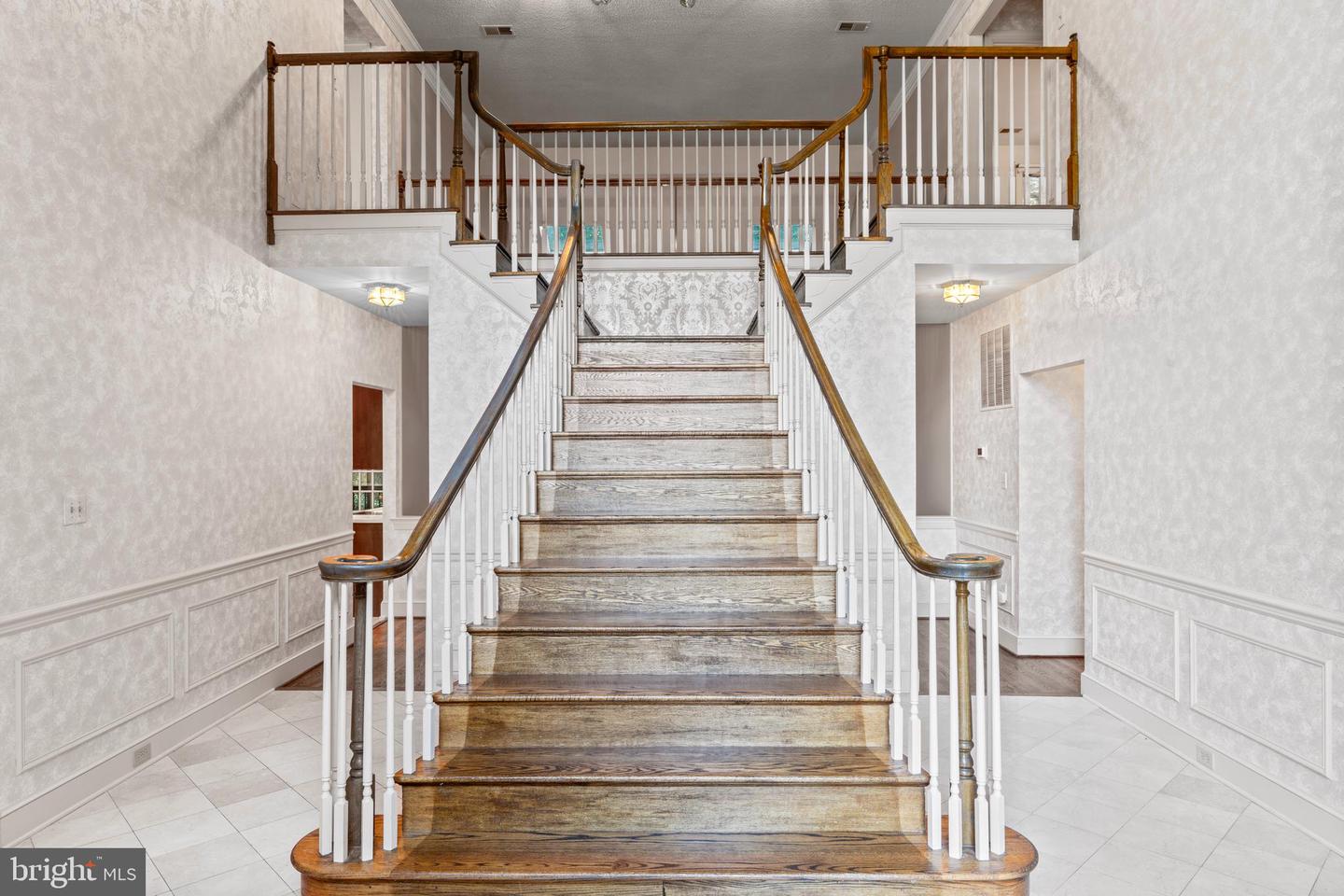 2713 SILKWOOD CT, OAKTON, Virginia 22124, 4 Bedrooms Bedrooms, ,4 BathroomsBathrooms,Residential,For sale,2713 SILKWOOD CT,VAFX2249226 MLS # VAFX2249226