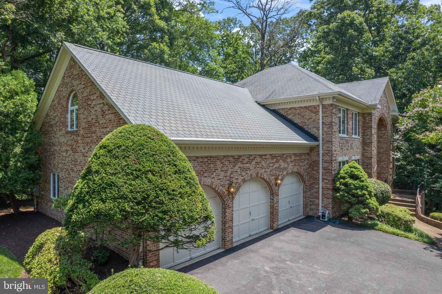 2713 SILKWOOD CT, OAKTON, Virginia 22124, 4 Bedrooms Bedrooms, ,4 BathroomsBathrooms,Residential,For sale,2713 SILKWOOD CT,VAFX2249226 MLS # VAFX2249226