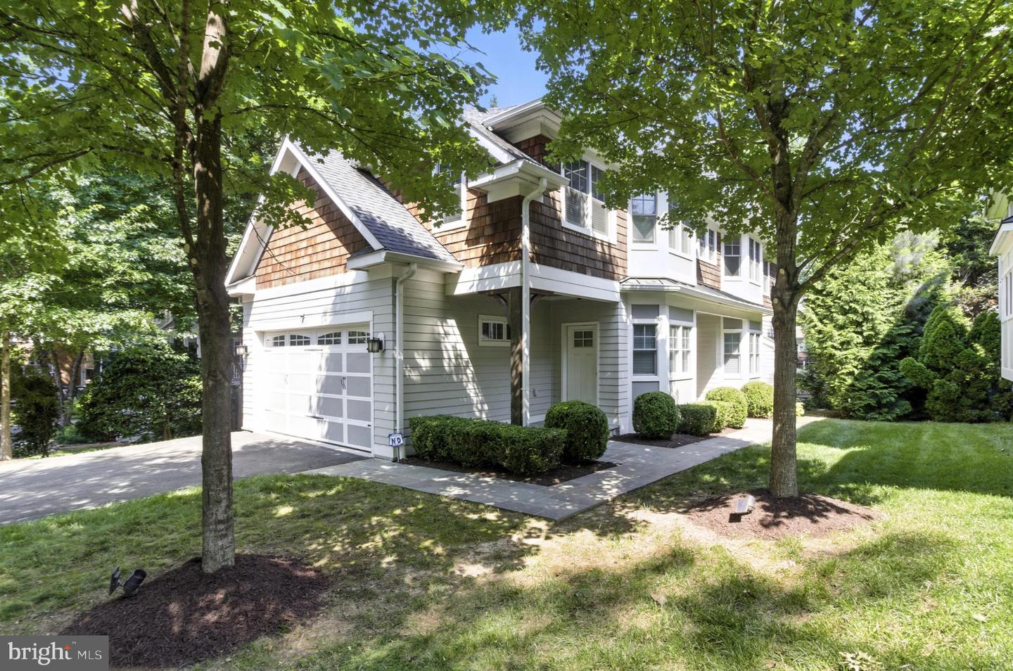 6838 SAINT ALBANS RD, MCLEAN, Virginia 22101, 5 Bedrooms Bedrooms, ,4 BathroomsBathrooms,Residential,For sale,6838 SAINT ALBANS RD,VAFX2250156 MLS # VAFX2250156