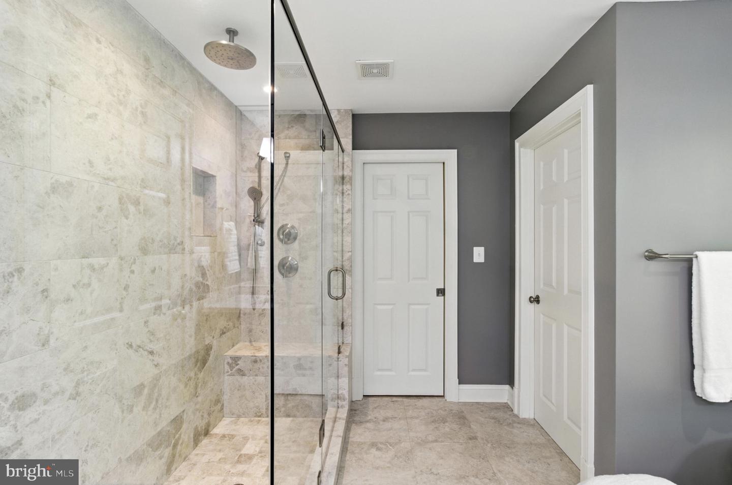 6838 SAINT ALBANS RD, MCLEAN, Virginia 22101, 5 Bedrooms Bedrooms, ,4 BathroomsBathrooms,Residential,For sale,6838 SAINT ALBANS RD,VAFX2250156 MLS # VAFX2250156
