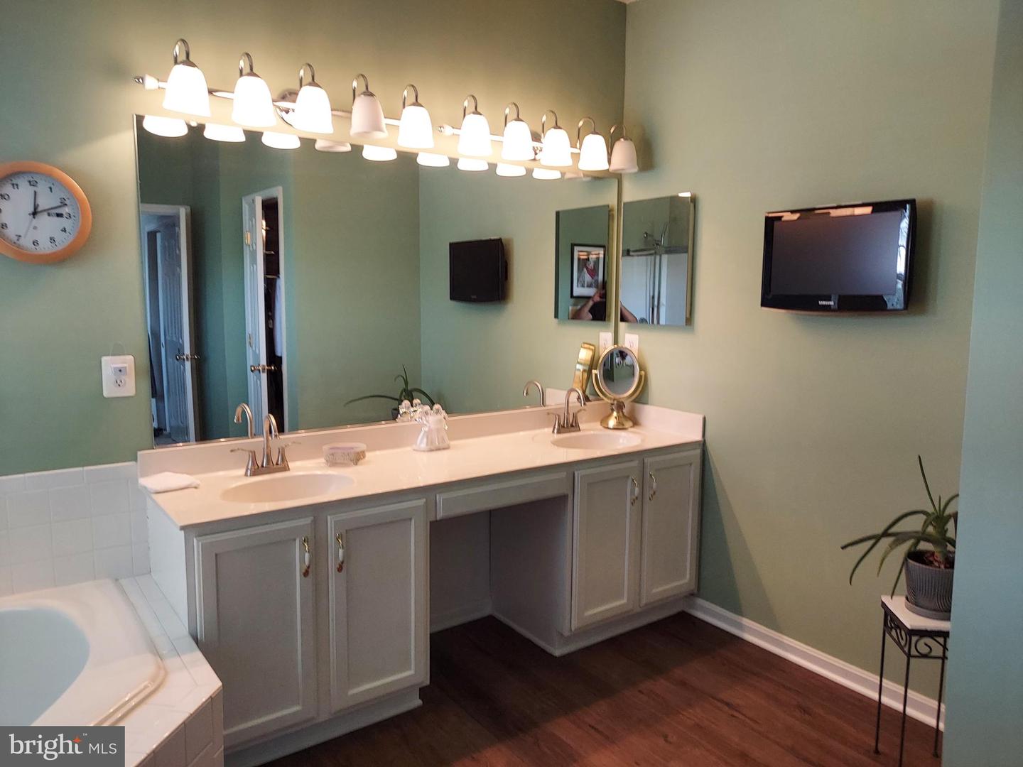8650 TRENTON CHAPEL WAY, MANASSAS, Virginia 20109, 5 Bedrooms Bedrooms, 10 Rooms Rooms,3 BathroomsBathrooms,Residential,For sale,8650 TRENTON CHAPEL WAY,VAPW2097960 MLS # VAPW2097960