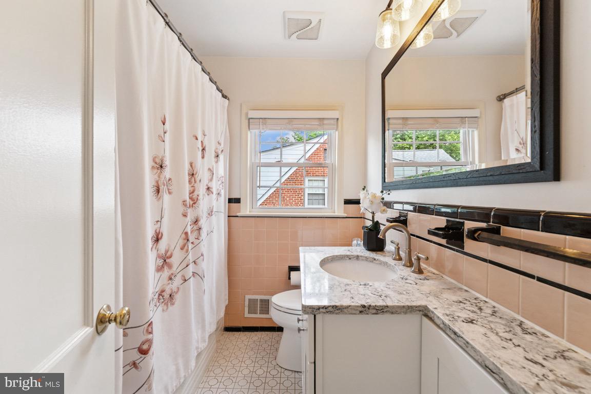 962 N POTOMAC ST, ARLINGTON, Virginia 22205, 3 Bedrooms Bedrooms, ,2 BathroomsBathrooms,Residential,For sale,962 N POTOMAC ST,VAAR2059776 MLS # VAAR2059776