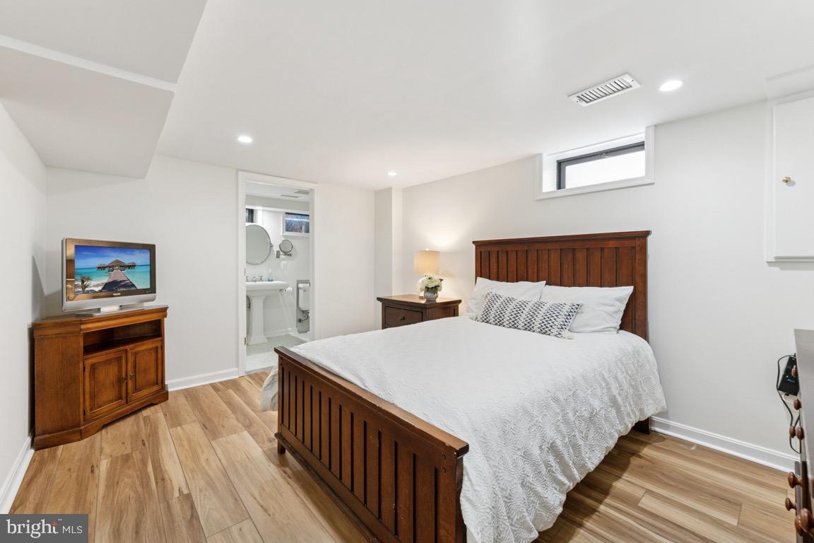 962 N POTOMAC ST, ARLINGTON, Virginia 22205, 3 Bedrooms Bedrooms, ,2 BathroomsBathrooms,Residential,For sale,962 N POTOMAC ST,VAAR2059776 MLS # VAAR2059776