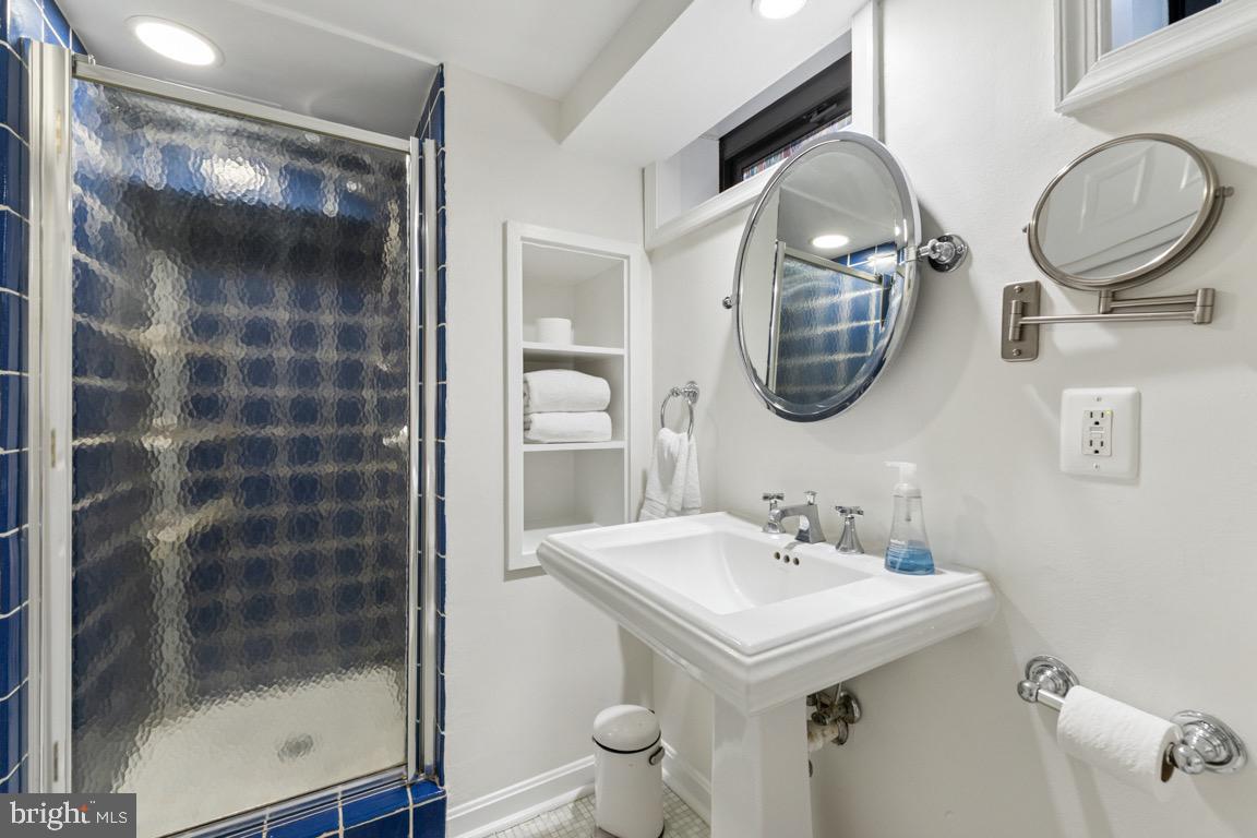 962 N POTOMAC ST, ARLINGTON, Virginia 22205, 3 Bedrooms Bedrooms, ,2 BathroomsBathrooms,Residential,For sale,962 N POTOMAC ST,VAAR2059776 MLS # VAAR2059776