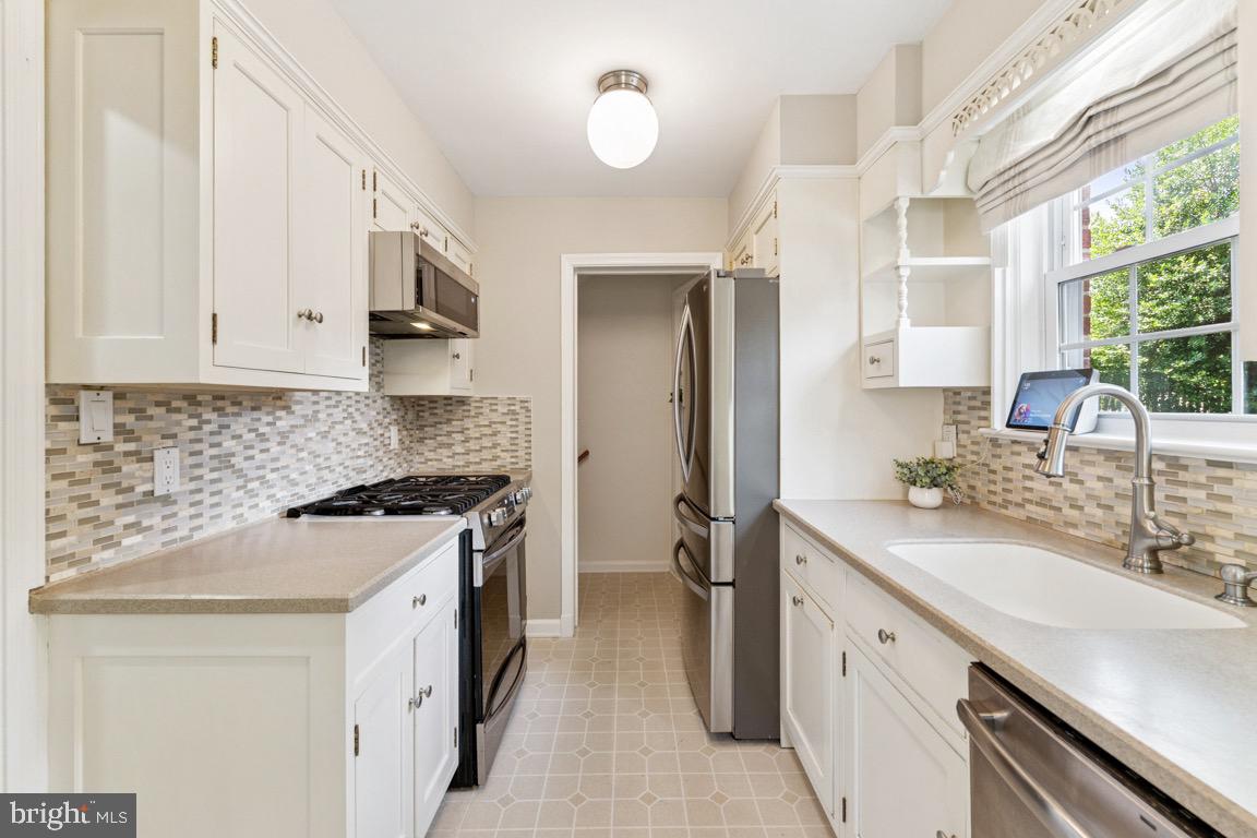 962 N POTOMAC ST, ARLINGTON, Virginia 22205, 3 Bedrooms Bedrooms, ,2 BathroomsBathrooms,Residential,For sale,962 N POTOMAC ST,VAAR2059776 MLS # VAAR2059776