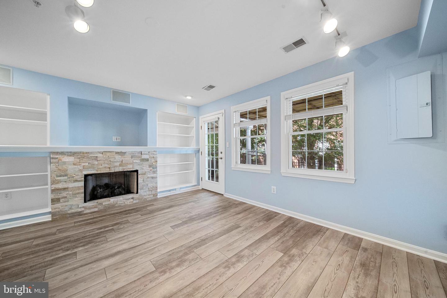 12129 CHANCERY STATION CIR, RESTON, Virginia 20190, 3 Bedrooms Bedrooms, ,3 BathroomsBathrooms,Residential,For sale,12129 CHANCERY STATION CIR,VAFX2250334 MLS # VAFX2250334