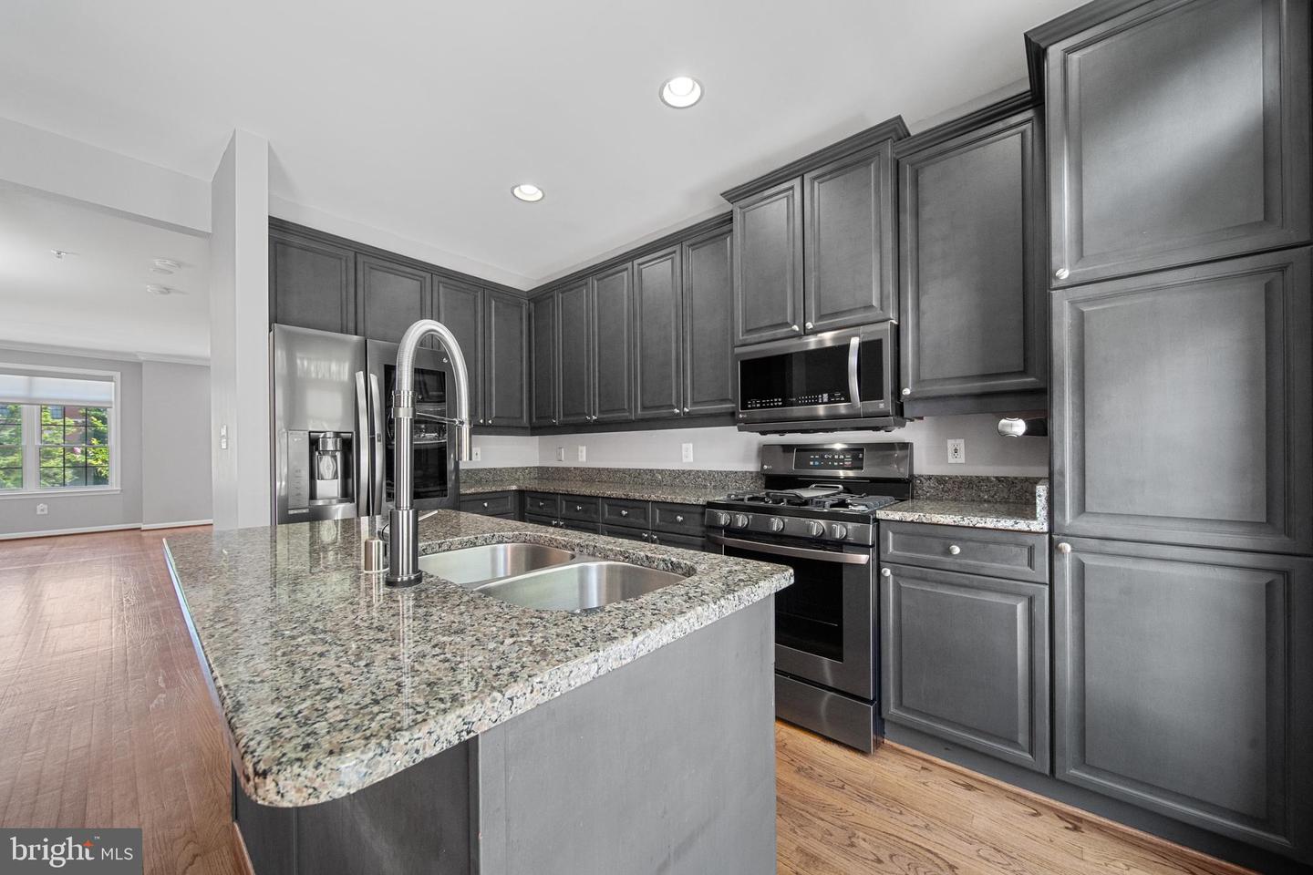 12129 CHANCERY STATION CIR, RESTON, Virginia 20190, 3 Bedrooms Bedrooms, ,3 BathroomsBathrooms,Residential,For sale,12129 CHANCERY STATION CIR,VAFX2250334 MLS # VAFX2250334