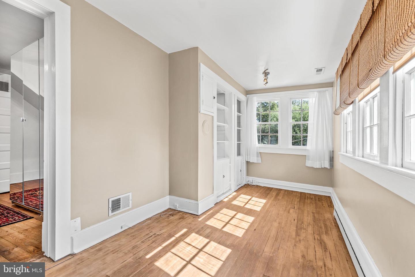 311 S MAPLE AVE, PURCELLVILLE, Virginia 20132, 4 Bedrooms Bedrooms, ,2 BathroomsBathrooms,Residential,For sale,311 S MAPLE AVE,VALO2100482 MLS # VALO2100482
