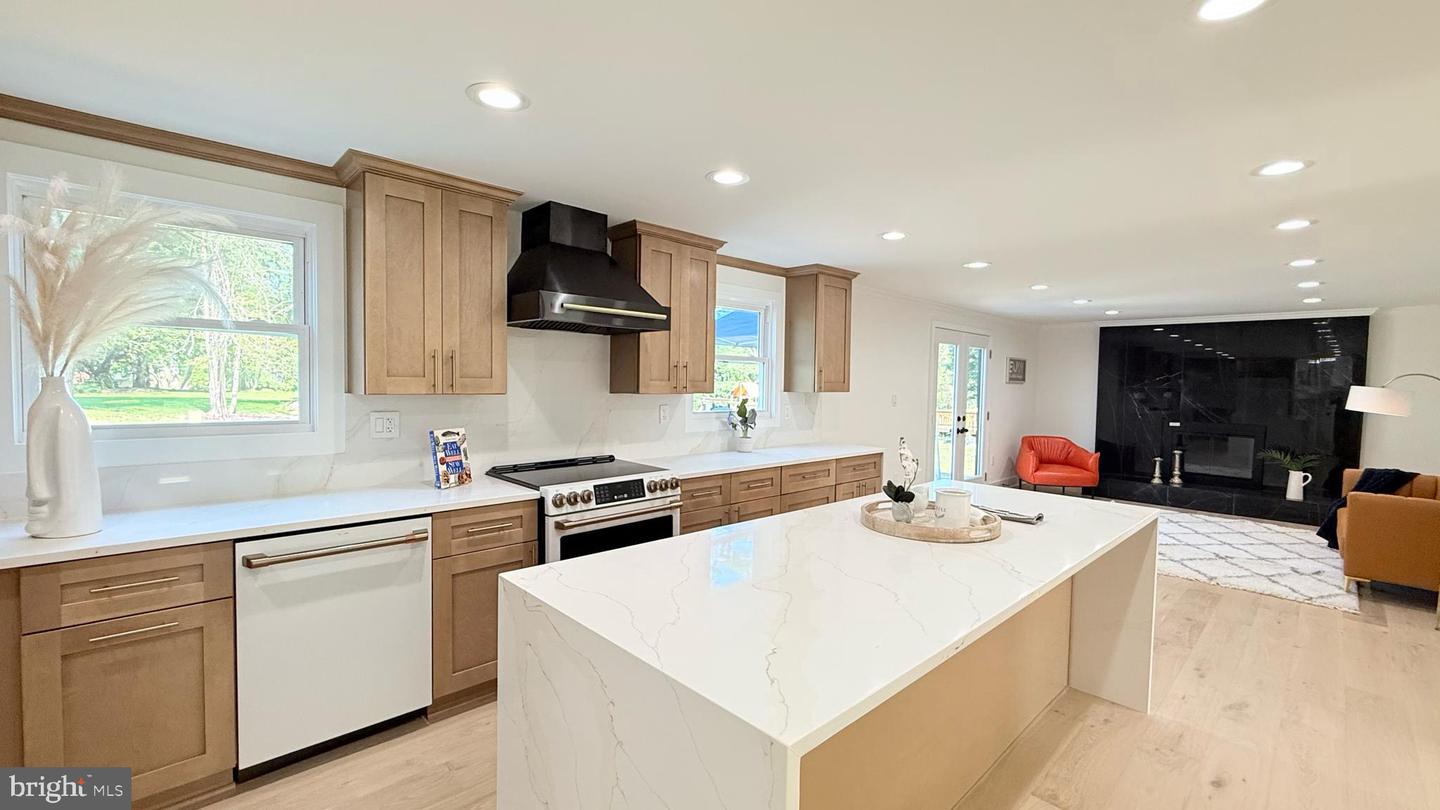 904 MAN O WAR LN, GREAT FALLS, Virginia 22066, 5 Bedrooms Bedrooms, ,3 BathroomsBathrooms,Residential,For sale,904 MAN O WAR LN,VAFX2252572 MLS # VAFX2252572