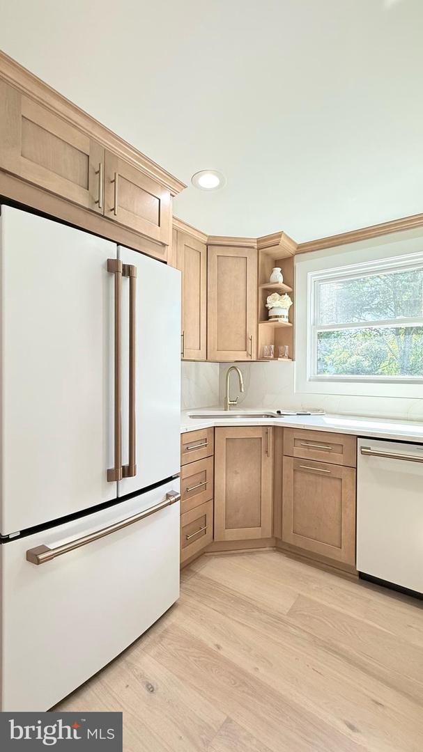 904 MAN O WAR LN, GREAT FALLS, Virginia 22066, 5 Bedrooms Bedrooms, ,3 BathroomsBathrooms,Residential,For sale,904 MAN O WAR LN,VAFX2252572 MLS # VAFX2252572