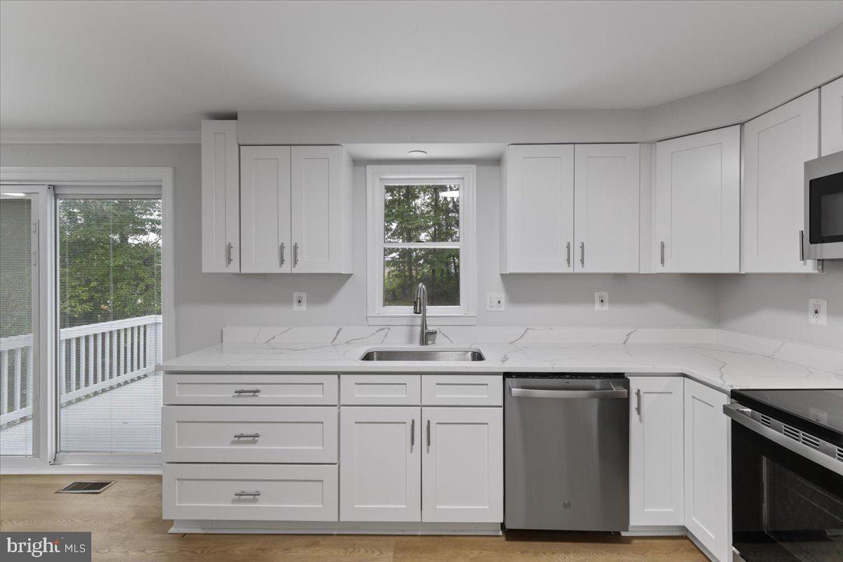 15466 THOROUGHFARE RD, GAINESVILLE, Virginia 20155, 4 Bedrooms Bedrooms, ,2 BathroomsBathrooms,Residential,For sale,15466 THOROUGHFARE RD,VAPW2098194 MLS # VAPW2098194