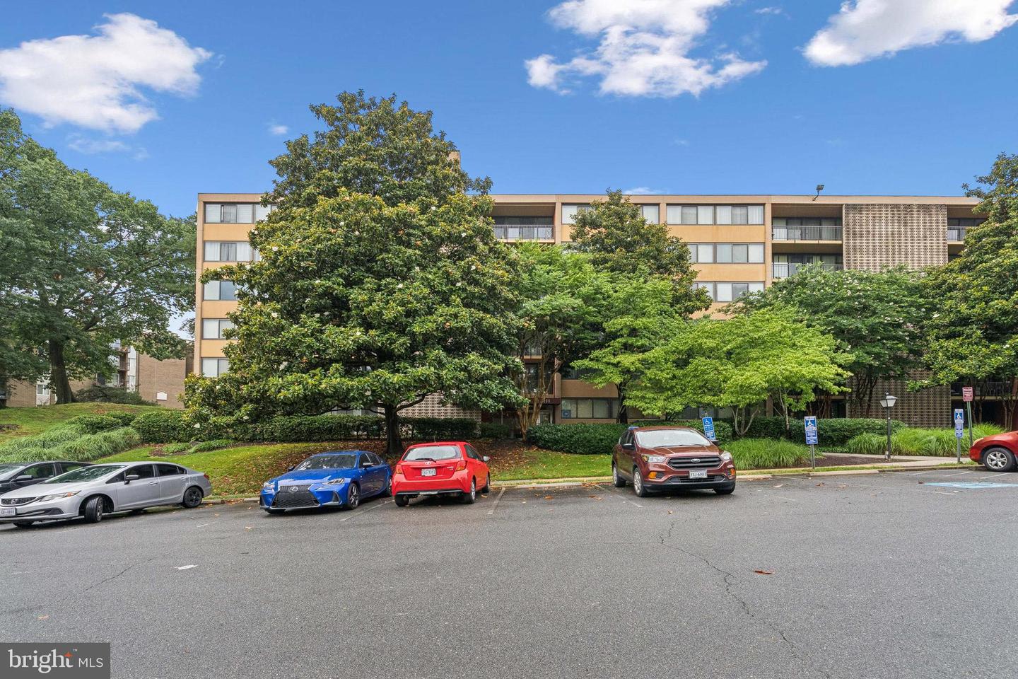 16 S VAN DORN ST #503, ALEXANDRIA, Virginia 22304, 2 Bedrooms Bedrooms, 4 Rooms Rooms,1 BathroomBathrooms,Residential,For sale,16 S VAN DORN ST #503,VAAX2047070 MLS # VAAX2047070