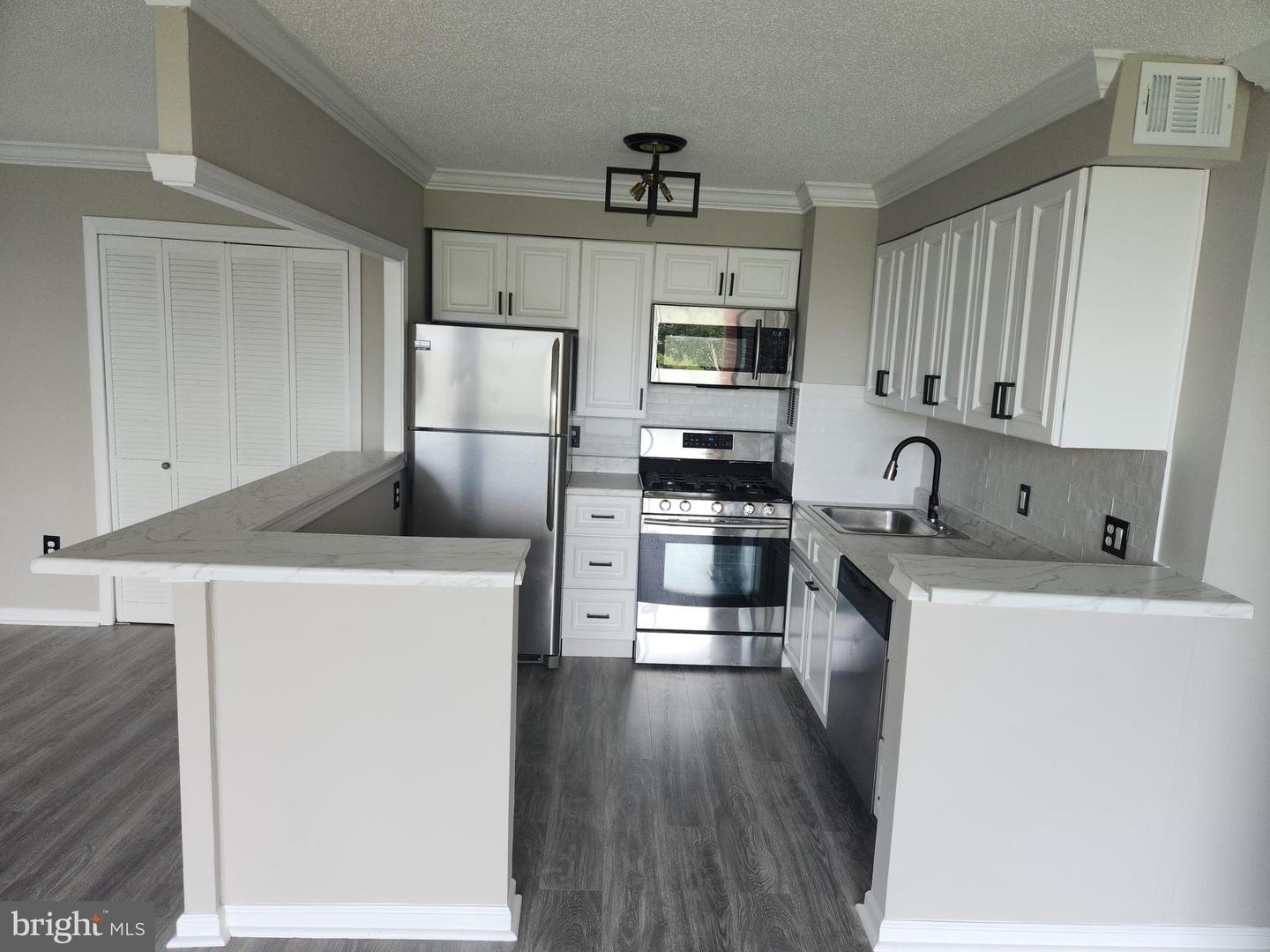 16 S VAN DORN ST #503, ALEXANDRIA, Virginia 22304, 2 Bedrooms Bedrooms, 4 Rooms Rooms,1 BathroomBathrooms,Residential,For sale,16 S VAN DORN ST #503,VAAX2047070 MLS # VAAX2047070