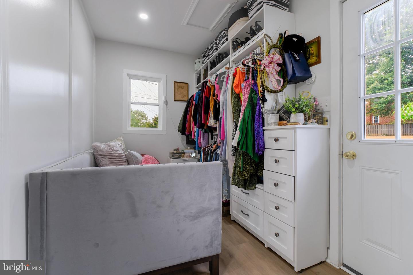 3315 KING ST, ALEXANDRIA, Virginia 22302, 1 Bedroom Bedrooms, 4 Rooms Rooms,1 BathroomBathrooms,Residential,For sale,3315 KING ST,VAAX2046946 MLS # VAAX2046946