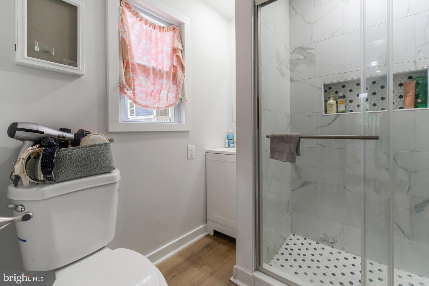 3315 KING ST, ALEXANDRIA, Virginia 22302, 1 Bedroom Bedrooms, 4 Rooms Rooms,1 BathroomBathrooms,Residential,For sale,3315 KING ST,VAAX2046946 MLS # VAAX2046946