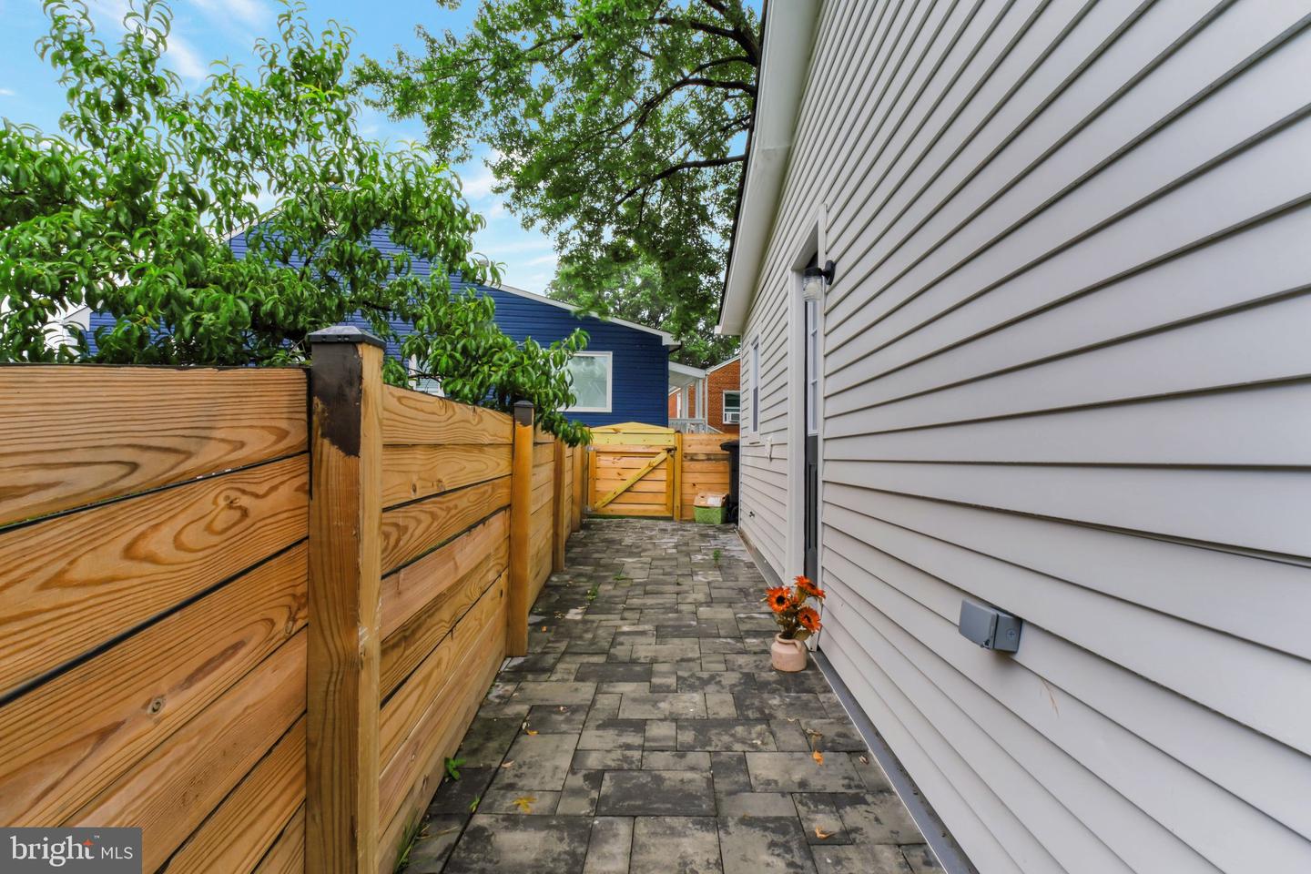 3315 KING ST, ALEXANDRIA, Virginia 22302, 1 Bedroom Bedrooms, 4 Rooms Rooms,1 BathroomBathrooms,Residential,For sale,3315 KING ST,VAAX2046946 MLS # VAAX2046946