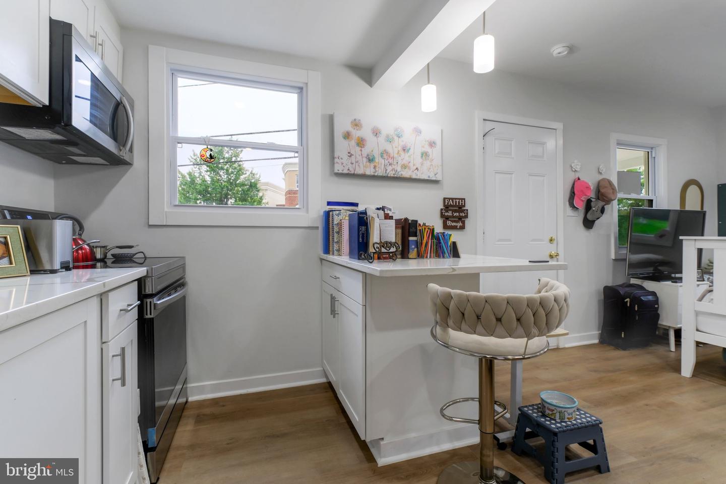 3315 KING ST, ALEXANDRIA, Virginia 22302, 1 Bedroom Bedrooms, 4 Rooms Rooms,1 BathroomBathrooms,Residential,For sale,3315 KING ST,VAAX2046946 MLS # VAAX2046946
